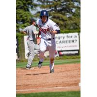 Hance Smith of the St. Cloud Rox on the basepaths