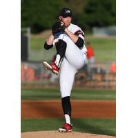 Sioux City Explorers pitcher Justin Vernia on the mound