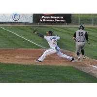 Willmar Stingers first baseman Nic Hernandez stretches to take a throw