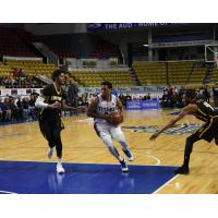 Kitchener-Waterloo Titans guard Ed Horton drives against the London Lightning